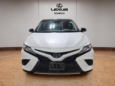 Used 2019 Toyota Camry XSE image 2