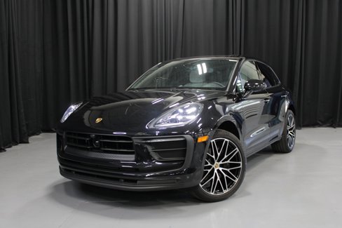 Certified 2025 Porsche Macan image 1