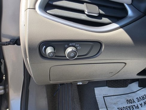 Used 2022 Chevrolet Malibu LT image 18