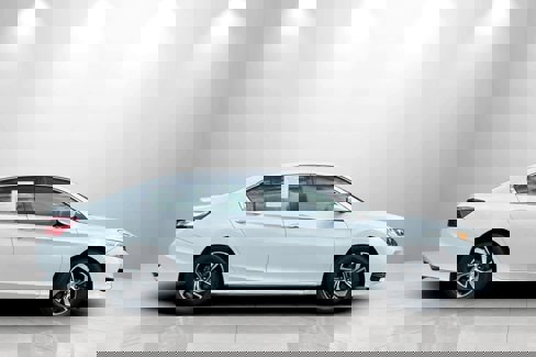 Certified 2017 Honda Accord LX image 8