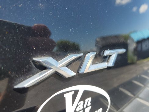 Used 2022 Ford Explorer XLT image 35