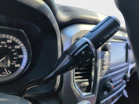 Used 2019 Nissan Titan SV image 14
