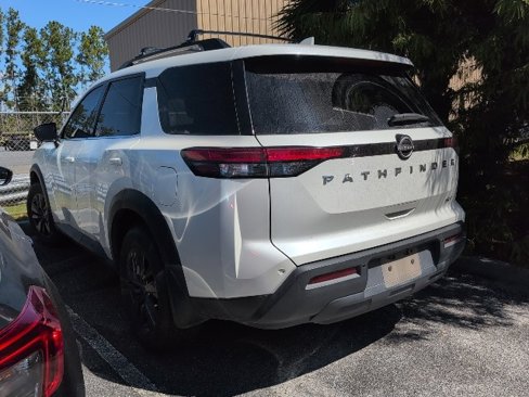 Used 2022 Nissan Pathfinder SV image 3