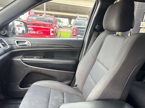 Used 2019 Jeep Grand Cherokee Laredo image 29