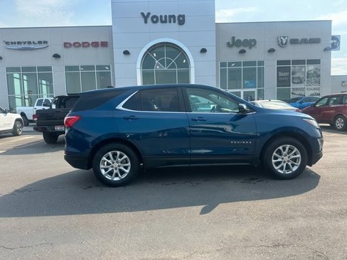 Used 2021 Chevrolet Equinox LT image 2