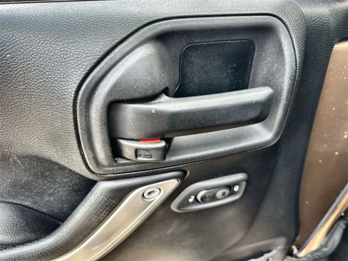 Used 2015 Jeep Wrangler Unlimited Sahara w/ Connectivity Group image 22