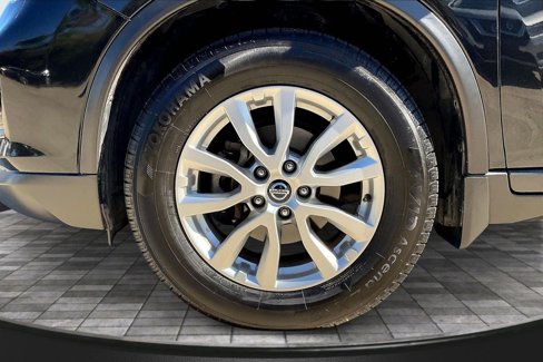 Used 2018 Nissan Rogue SV image 9