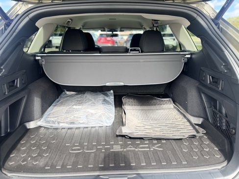 Used 2025 Subaru Outback Premium image 5