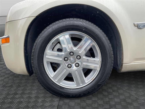 Used 2006 Chrysler 300 C w/ Protection Group II image 14