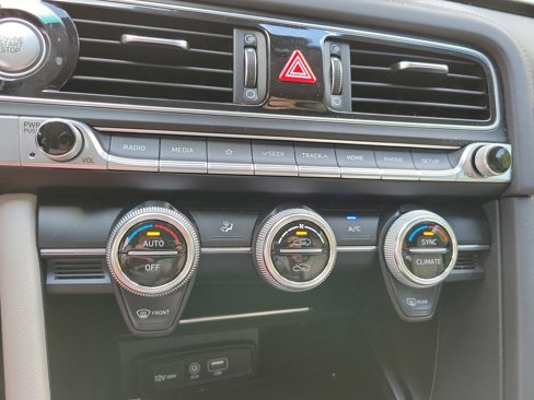 Used 2021 Genesis G70 2.0T image 25