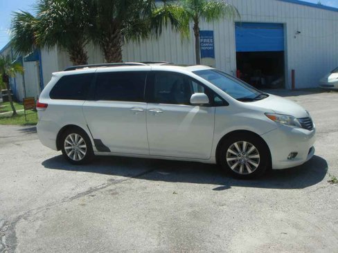 Used 2011 Toyota Sienna XLE image 3