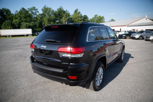 Used 2021 Jeep Grand Cherokee Laredo image 3