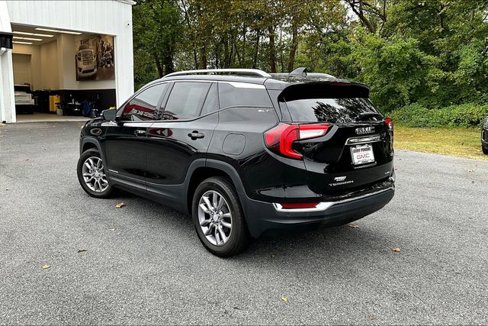 Used 2022 GMC Terrain SLT w/ Infotainment Package II image 4