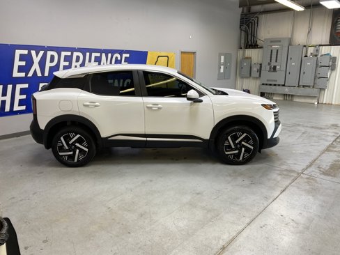 Used 2025 Nissan Kicks SV image 8