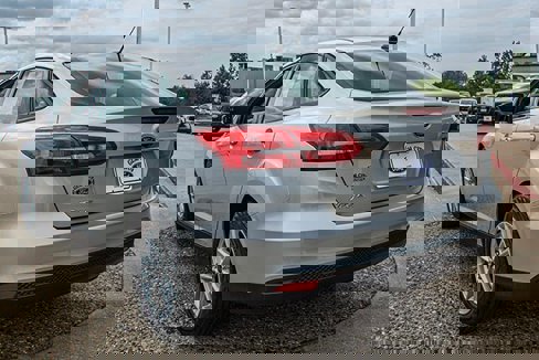 Used 2017 Ford Focus SE image 3