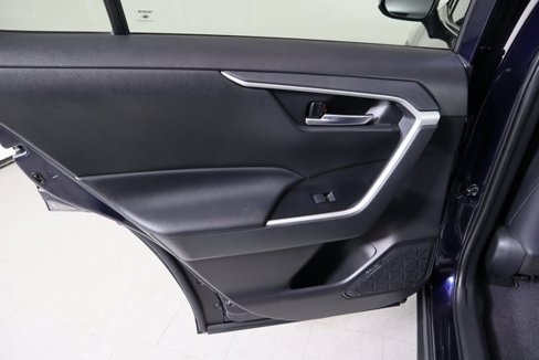 Used 2020 Toyota RAV4 XLE Premium image 17