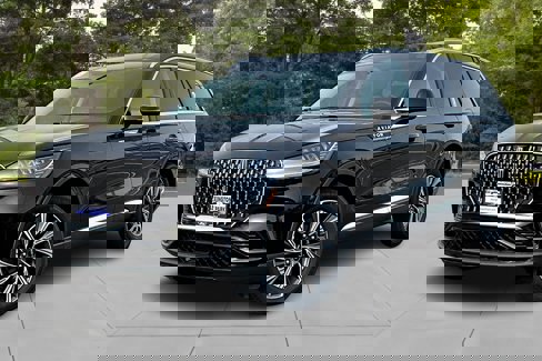 New 2025 Lincoln Aviator AWD image 2