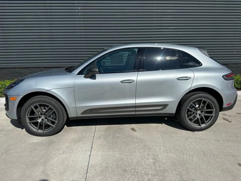 Used 2025 Porsche Macan image 2