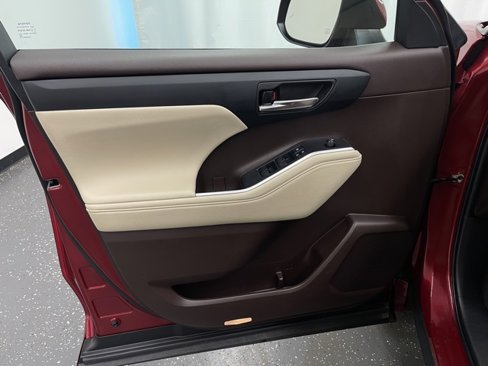 Certified 2022 Toyota Highlander XLE image 9