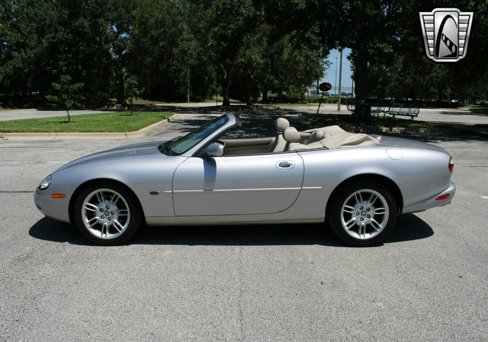 Used 2002 Jaguar XK8 Convertible image 13