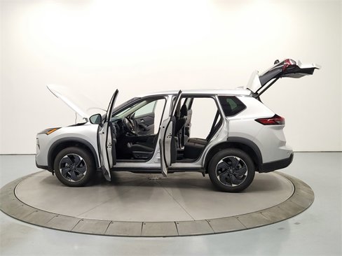 Used 2024 Nissan Rogue SV image 13