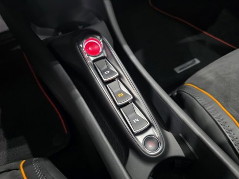 Used 2023 McLaren Artura image 14
