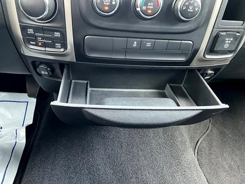 Used 2015 RAM 1500 SLT image 28