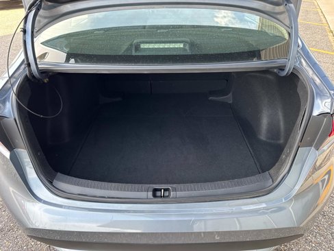 Used 2022 Toyota Corolla LE image 6