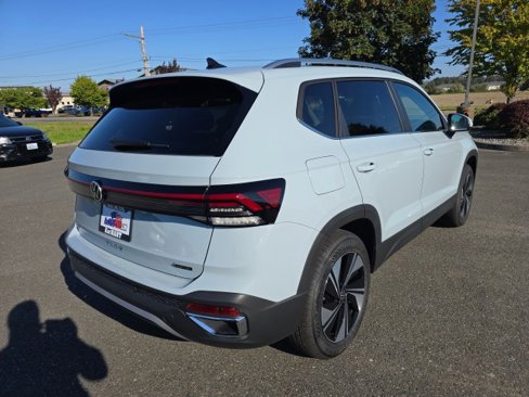 New 2025 Volkswagen Taos SE image 4