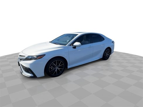 Used 2023 Toyota Camry SE w/ Audio Upgrade Package image 4