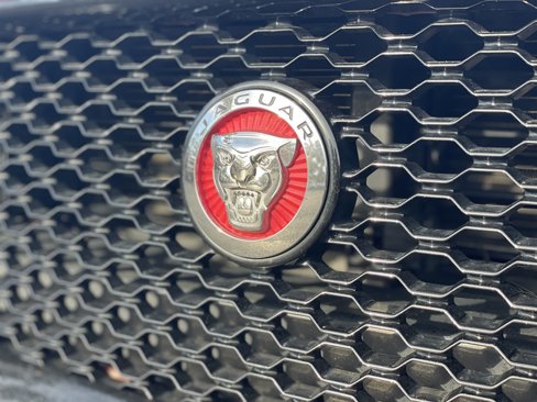 Used 2017 Jaguar XE R-Sport image 40