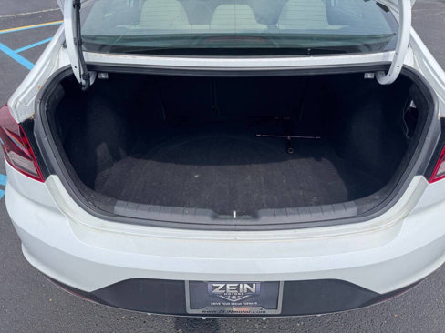 Used 2020 Hyundai Elantra SE image 16