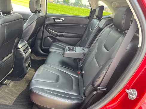Used 2019 Ford Edge Titanium image 21