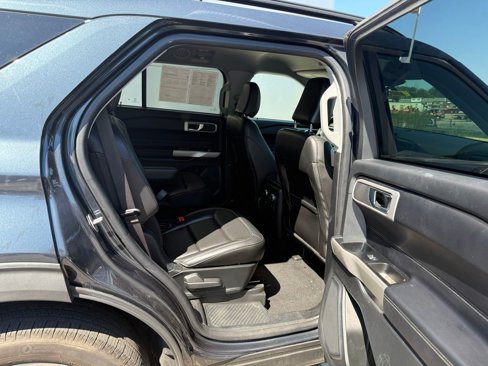 Used 2022 Ford Explorer XLT w/ Equipment Group 202A image 18