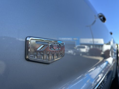 Used 2011 Jeep Grand Cherokee 70th Anniversary image 33