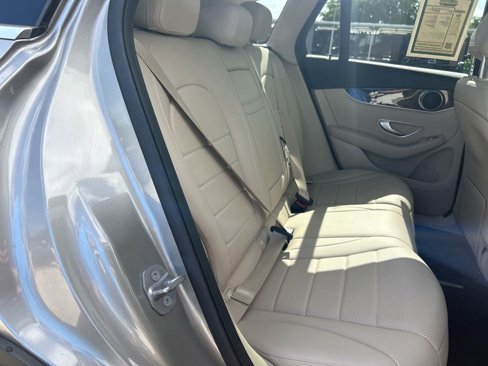 Used 2021 Mercedes-Benz GLC 300 image 25