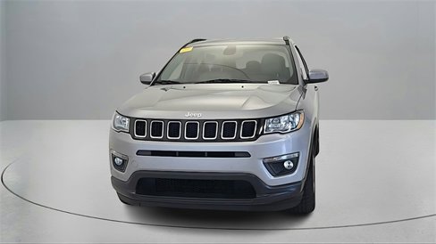 Used 2018 Jeep Compass Latitude image 2