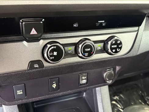 Used 2017 Toyota Tacoma TRD Sport image 24