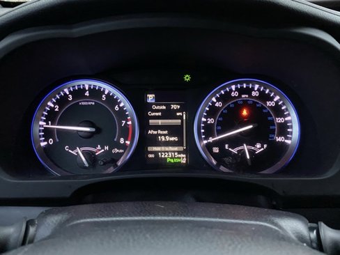 Used 2017 Toyota Highlander Limited image 12