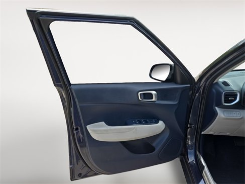 Used 2021 Hyundai Venue image 10