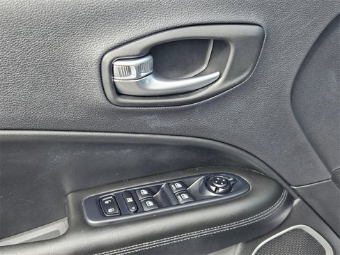 Used 2021 Jeep Compass Latitude image 11