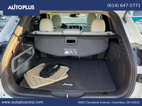 Used 2017 Jeep Cherokee Overland w/ Technology Group image 24