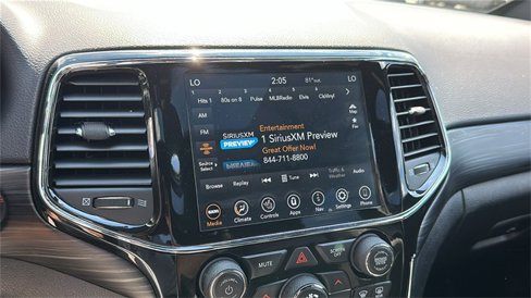Used 2022 Jeep Grand Cherokee Laredo X image 16