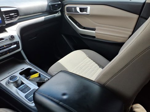 Used 2021 Ford Explorer XLT image 19