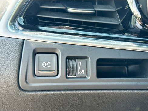 Used 2023 Cadillac XT6 Luxury w/ LPO, Floor Liner Package image 10
