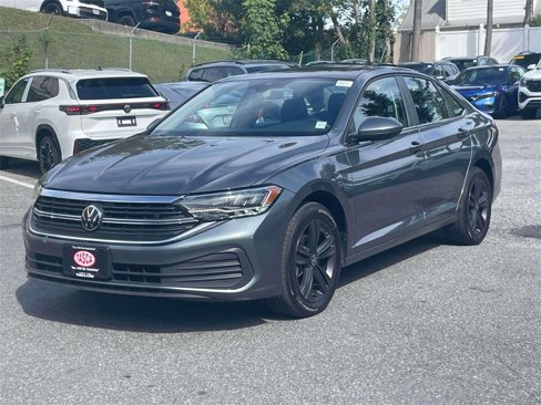 Used 2023 Volkswagen Jetta SE image 4