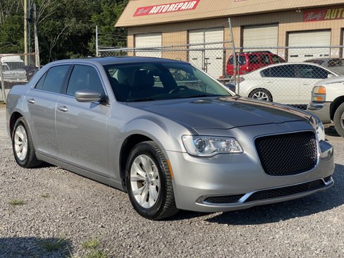 Used 2016 Chrysler 300 Limited image 3