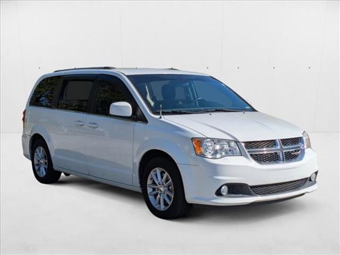 Used 2019 Dodge Grand Caravan SXT image 3