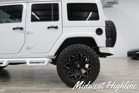 Used 2017 Jeep Wrangler Unlimited Sahara w/ Connectivity Group image 17