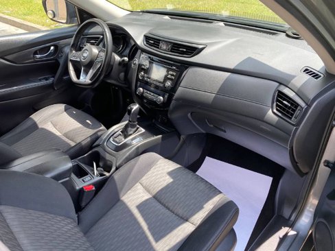 Used 2017 Nissan Rogue SV image 9
